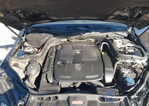 2013 Mercedes-Benz E 350 4Matic z USA, uszkodzony, nr VIN WDDHF8JBXDA767294